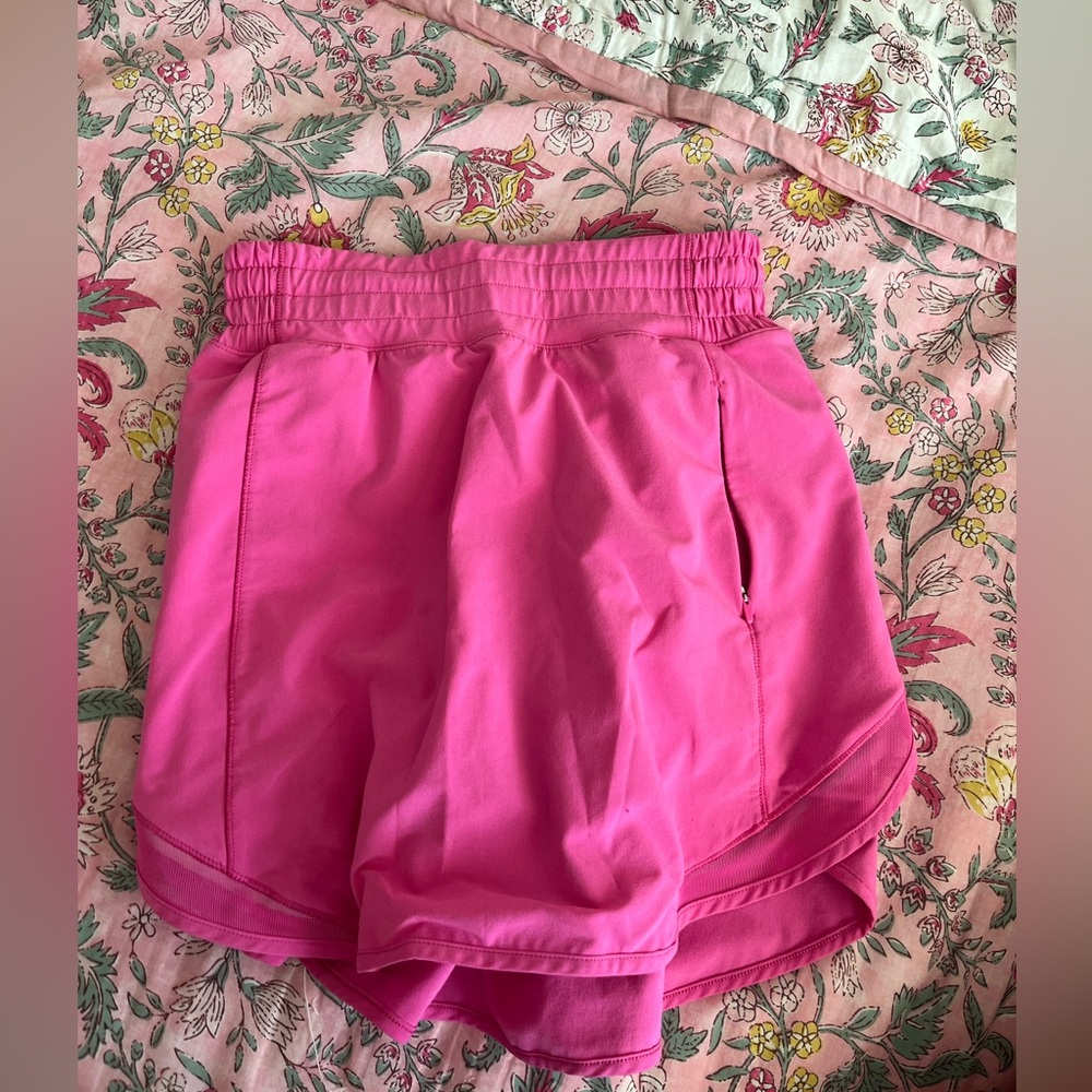 LULULEMON hotty hot skirt!!! Brand new condition- size 0!!